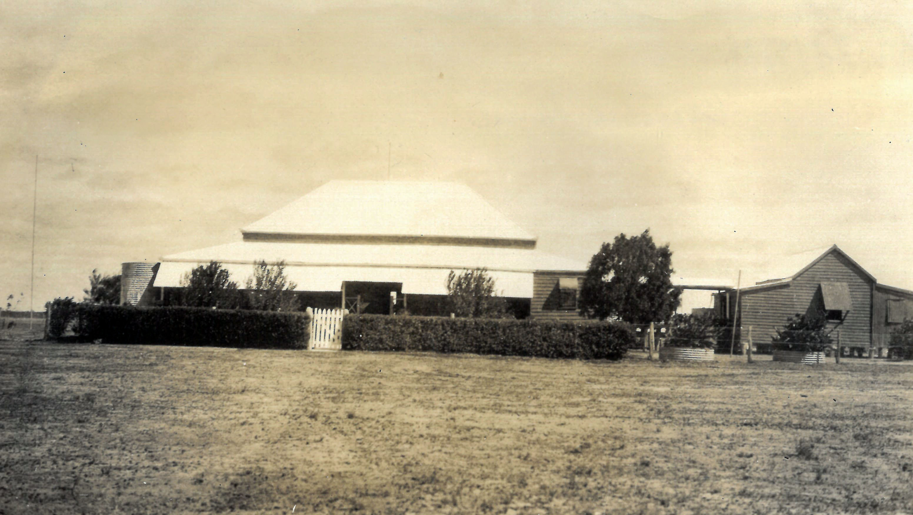 Homestead, Canobie Station, Queensland, 1934 (N172-17). 