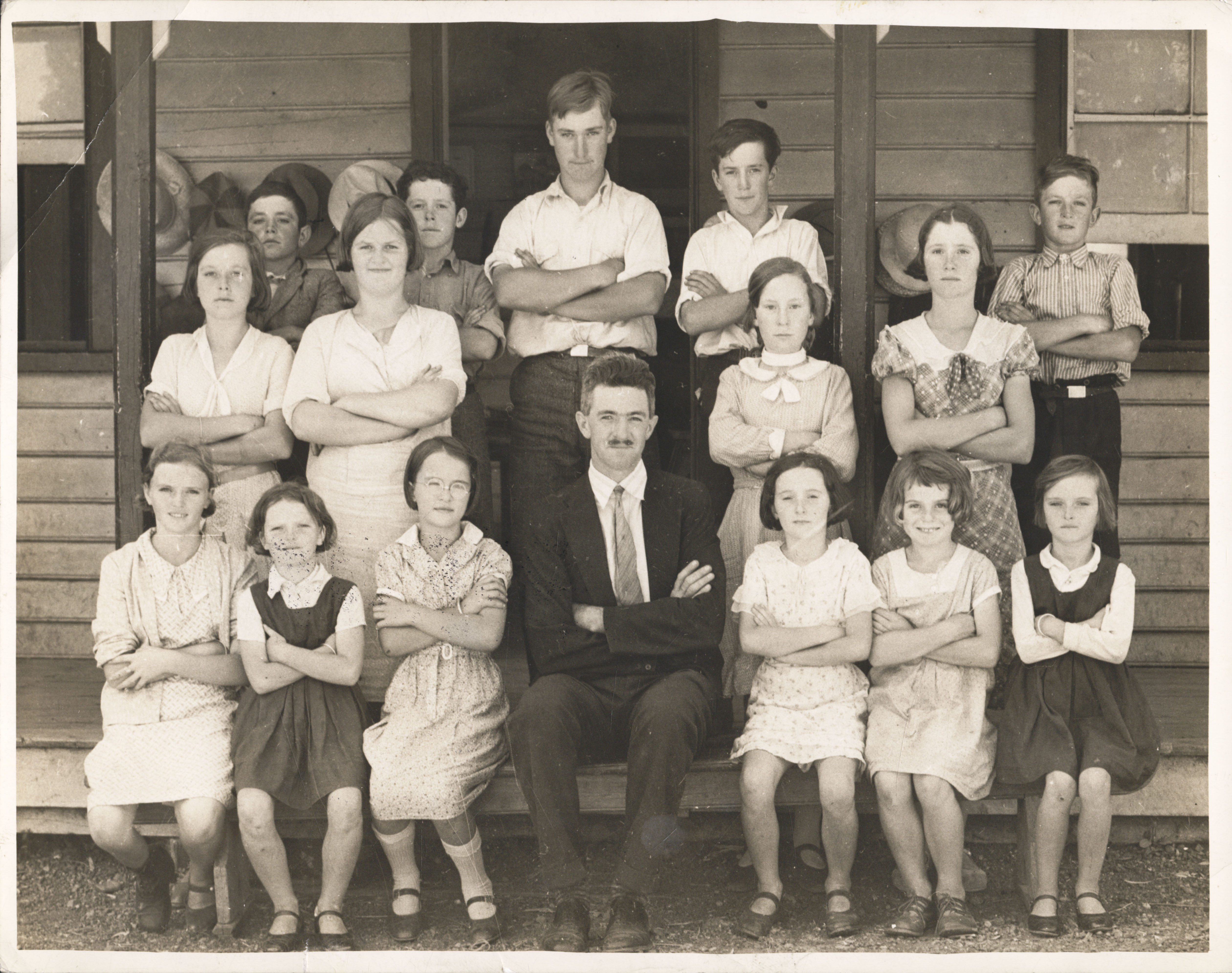 Teacher and pupils at Warrah School, Liverpool Plains, New South Wales, undated (K0053; 1-460-53). 