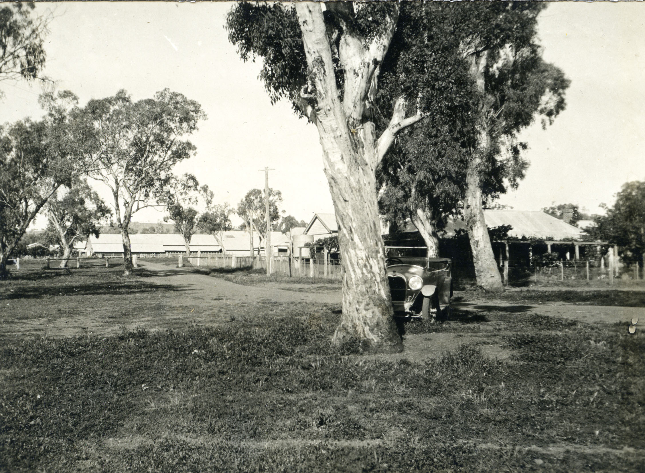 Wool shed and station huts, Warrah, New South Wales, 1921 (K3970). Photographer - Geoffrey T.A. Scott.