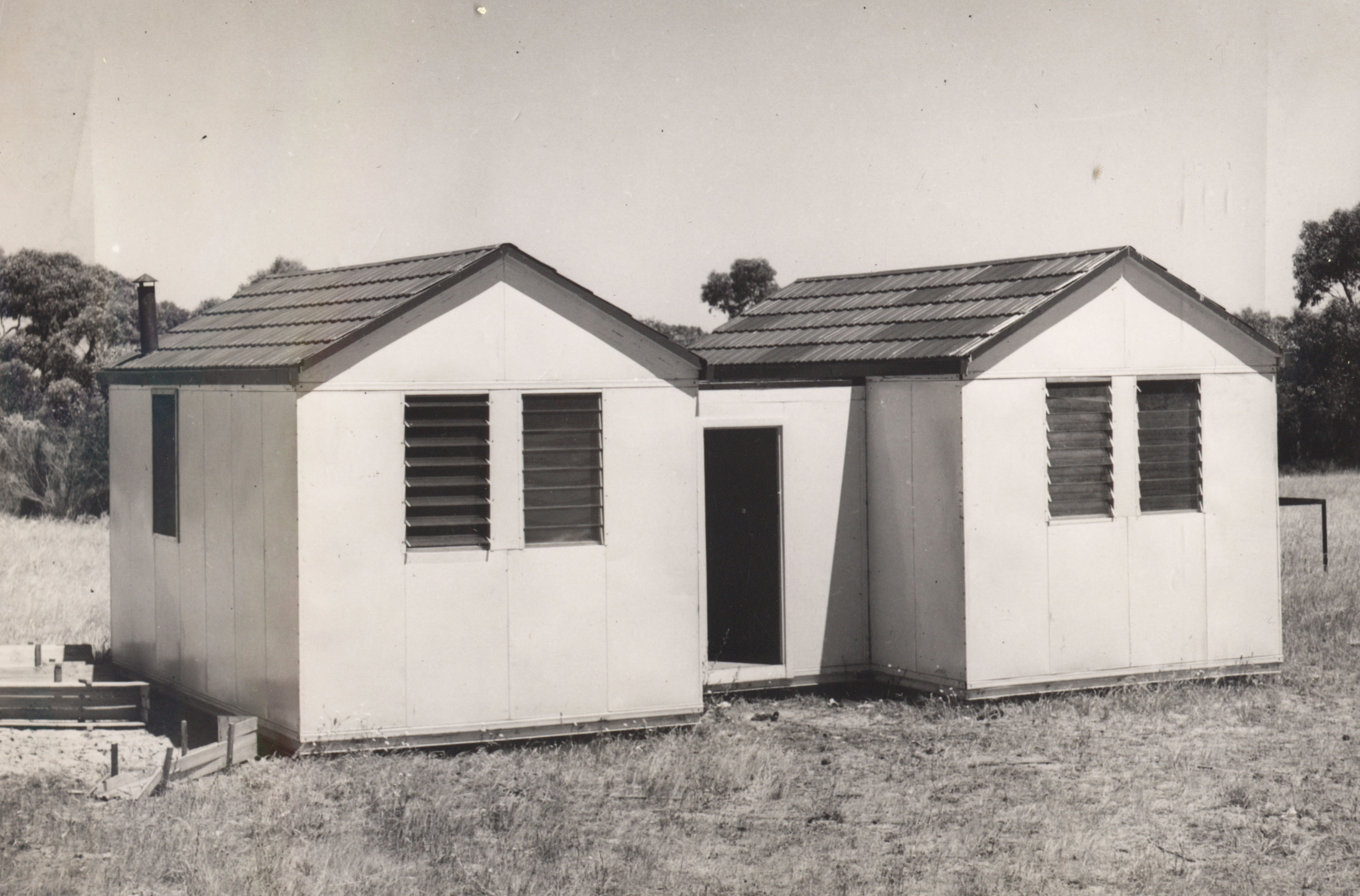 Housing at Ninety Mile Desert (Coonalpyn Downs), South Australia, c. 1950s (N434-1304-05).