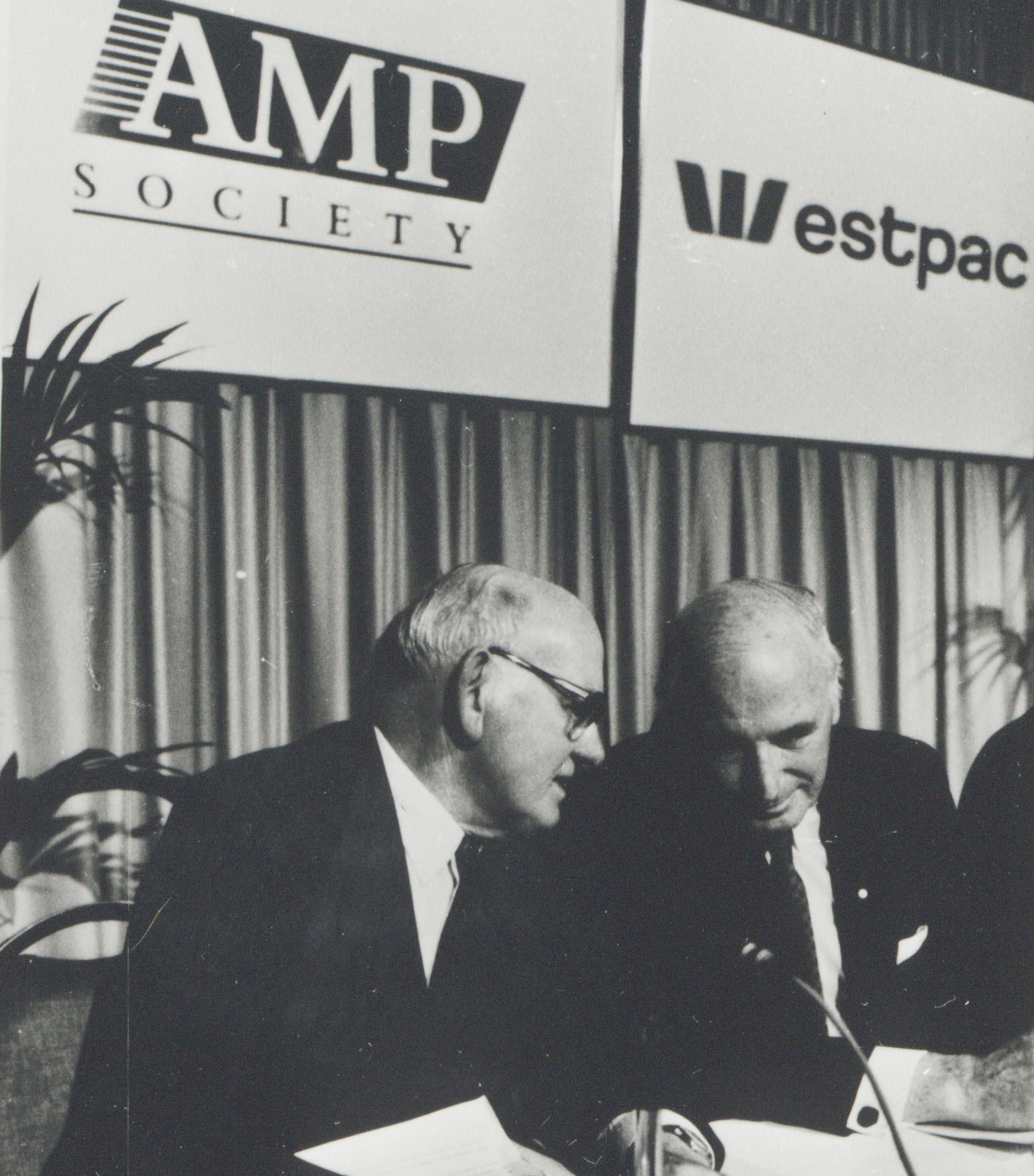 Press conference announcing the partnership between AMP and Westpac, 1991 (N434-1411).