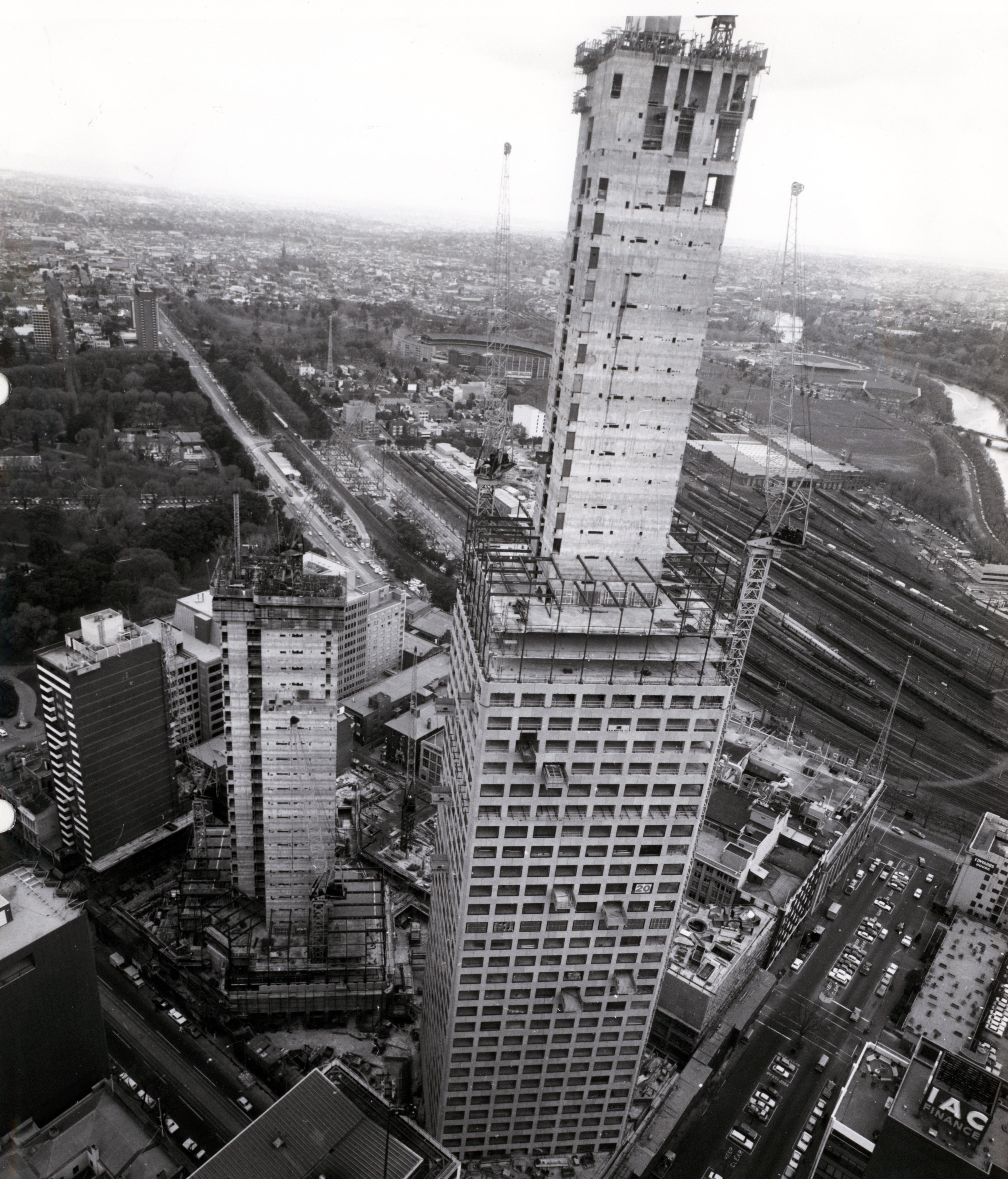 Construction of the AMP Collins Place Building, Melbourne, Victoria, 29 July 1976 (N434).