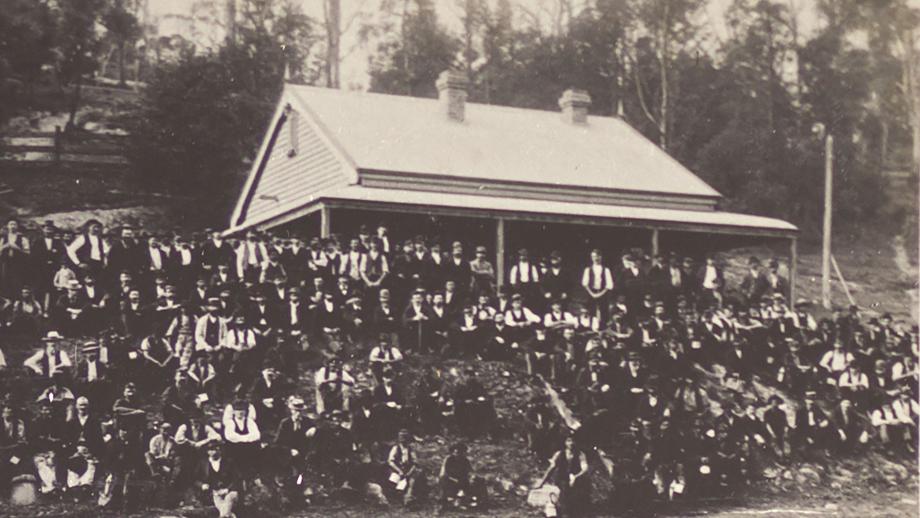 Australian Agricultural Company miners gathered on pay day, Newcastle, New South Wales, 1897 (K3639).