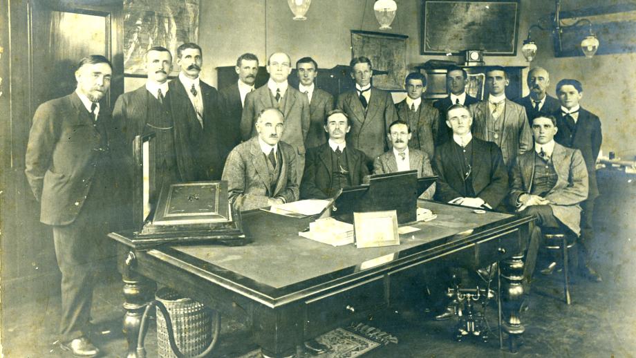 Staff at the Australian Agricultural Company Head Office, Newcastle, New South Wales, 1905 (1-460-22; K19). 