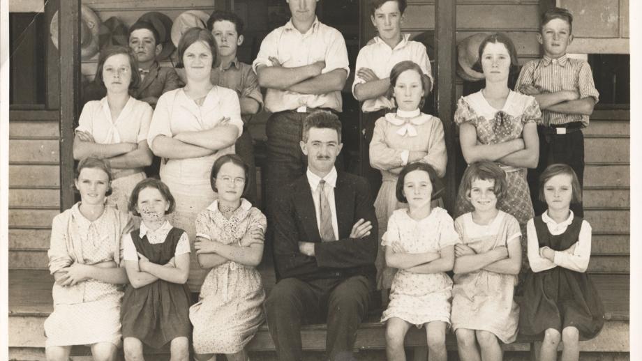 Teacher and pupils at Warrah School, Liverpool Plains, New South Wales, undated (K0053; 1-460-53). 