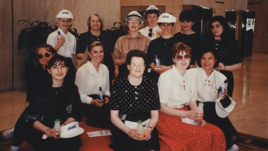 AMP Walking Club, 1994 (N434-1408).