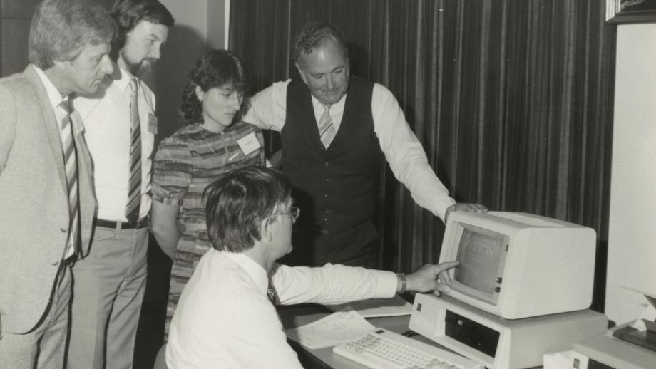 AMP staff learning about new technology, Melbourne, Victoria, 1985 (N434-1393).