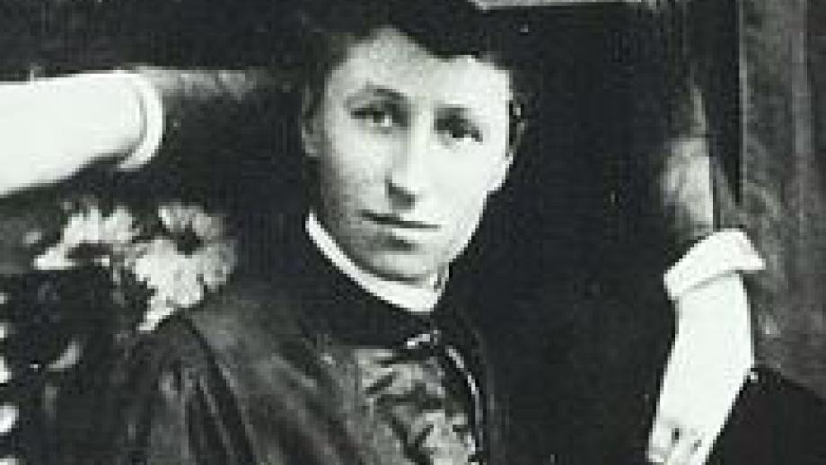 Dr G Clara Stone, c. late 1800s. Courtesy of the University of Melbourne Archives).