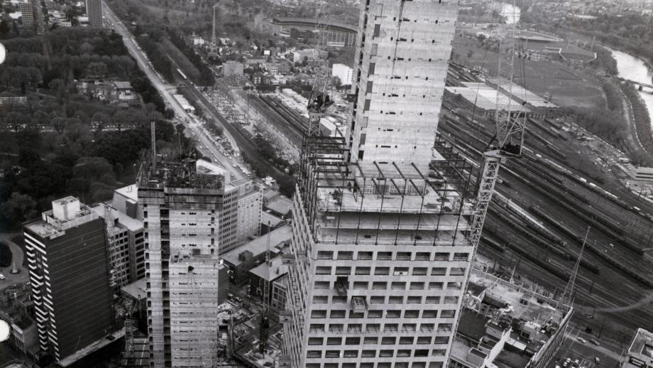 Construction of the AMP Collins Place Building, Melbourne, Victoria, 29 July 1976 (N434).