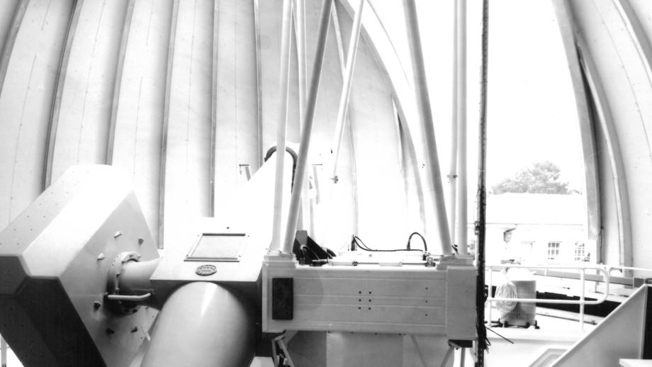 Interior of the 50-inch (Great Melbourne) Telescope, Mount Stromlo Observatory, 1995 (ANUA744-274).