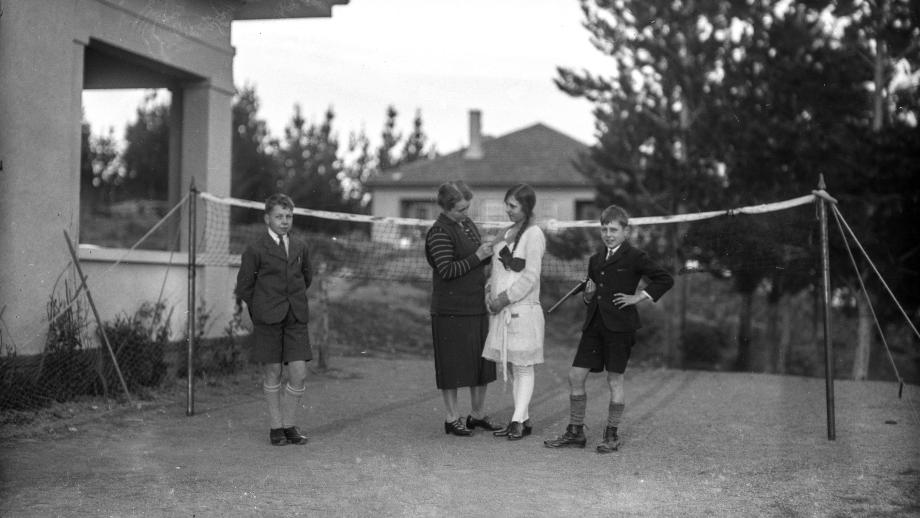 Doris Duffield and children at Mount Stromlo Observatory, c. early 1920s (ANUA592-3).