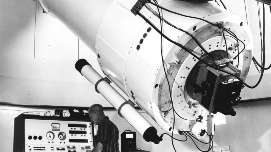 Interior of the 40-inch Telescope, Siding Spring Observatory, c. 1960s (ANUA16-201-1).