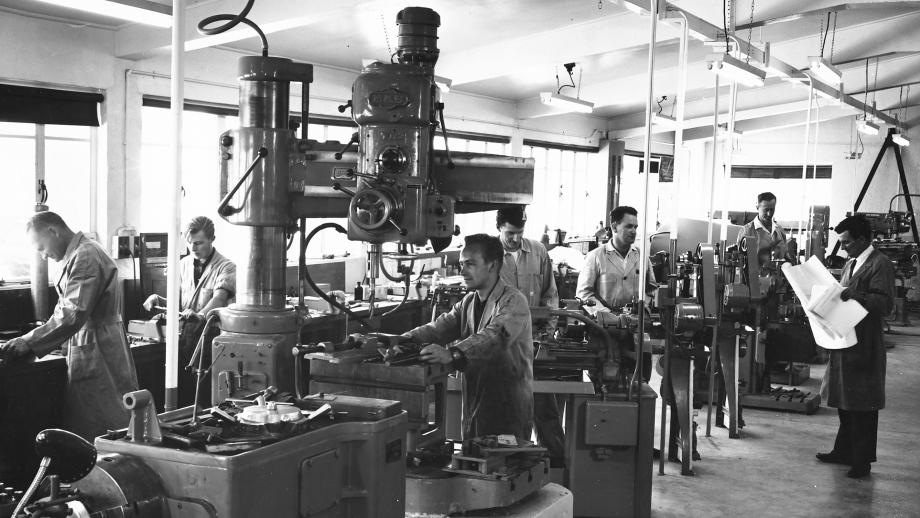 Mount Stromlo Observatory Workshop, 1960 (ANUA16-95-1).