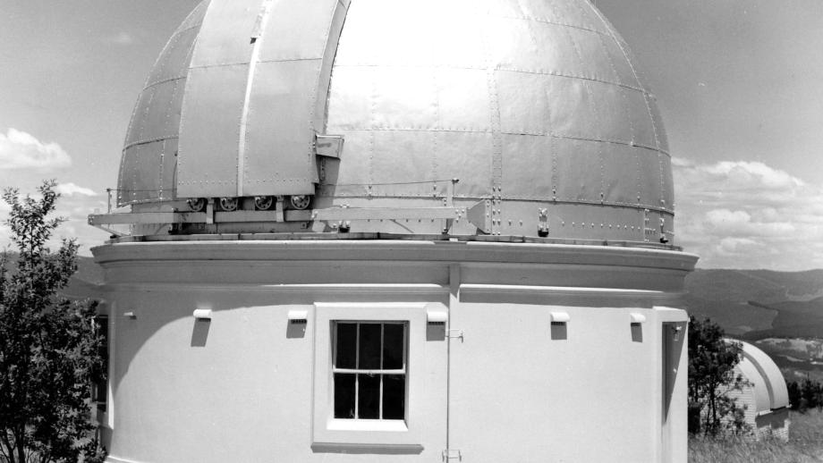 Reynolds Telescope, Mount Stromlo Observatory, 1960 (ANUA16-27). 